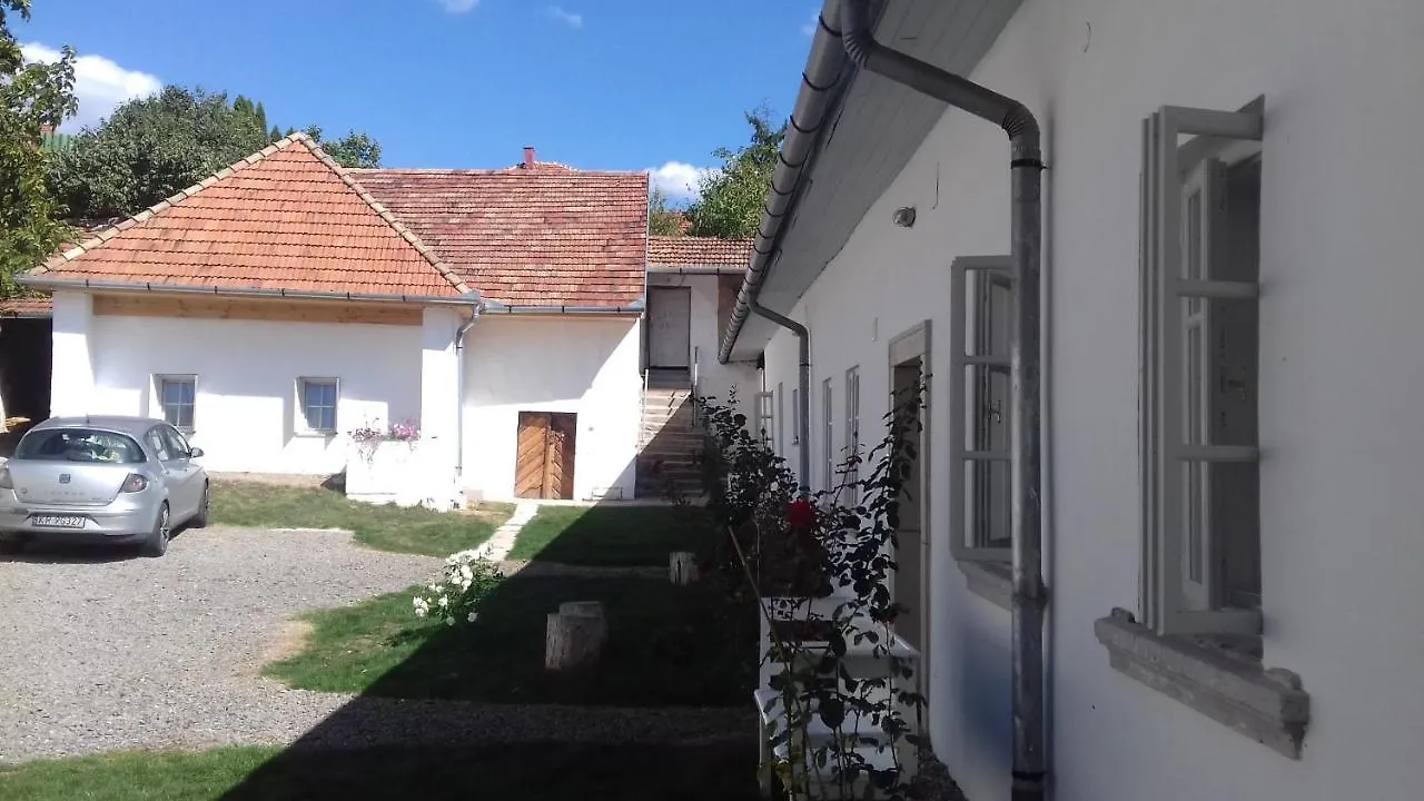 Plitzner Belvarosi Apartmanhaz Eger Apartment